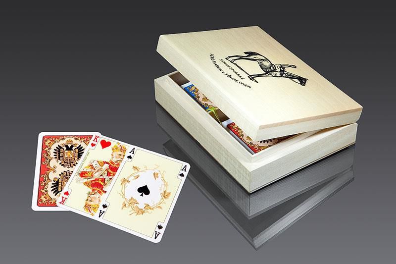 Piatnik Karty lux w pudelku z logo - 77746 77746 (9001890280597) galda spēle