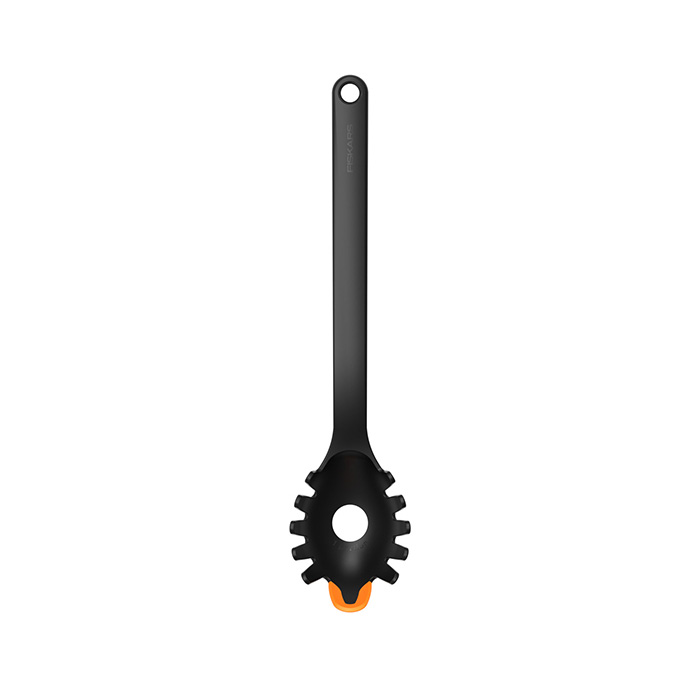 Karote pastai Fiskars FF melna ar oranzu 329851 Virtuves piederumi