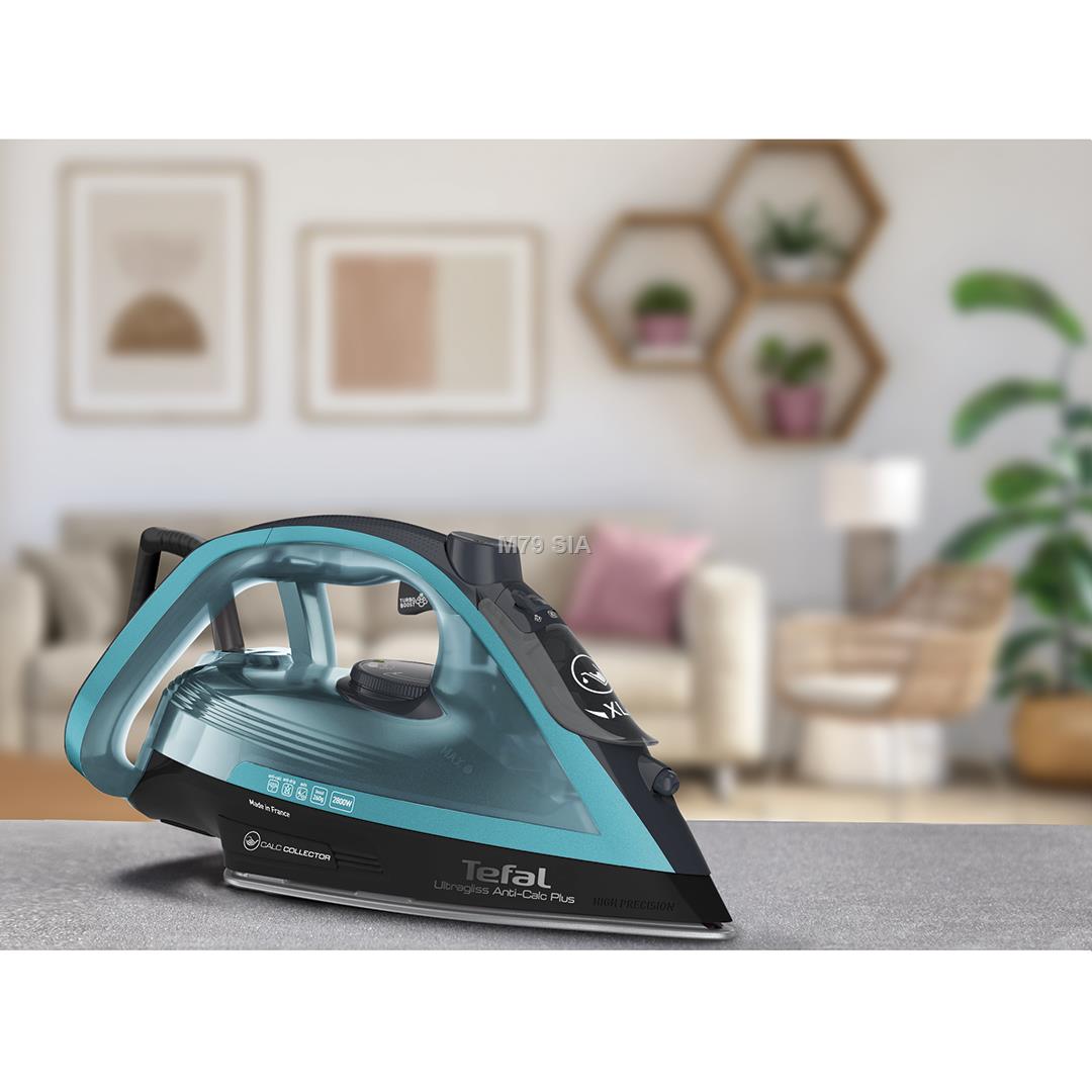 TEFAL FV6832E0 Steam Iron, 2800 W, Water tank capacity 270 ml, Continuous steam 50 g/min, Steam boost performance 260 g/min, Black/Blue Gludeklis