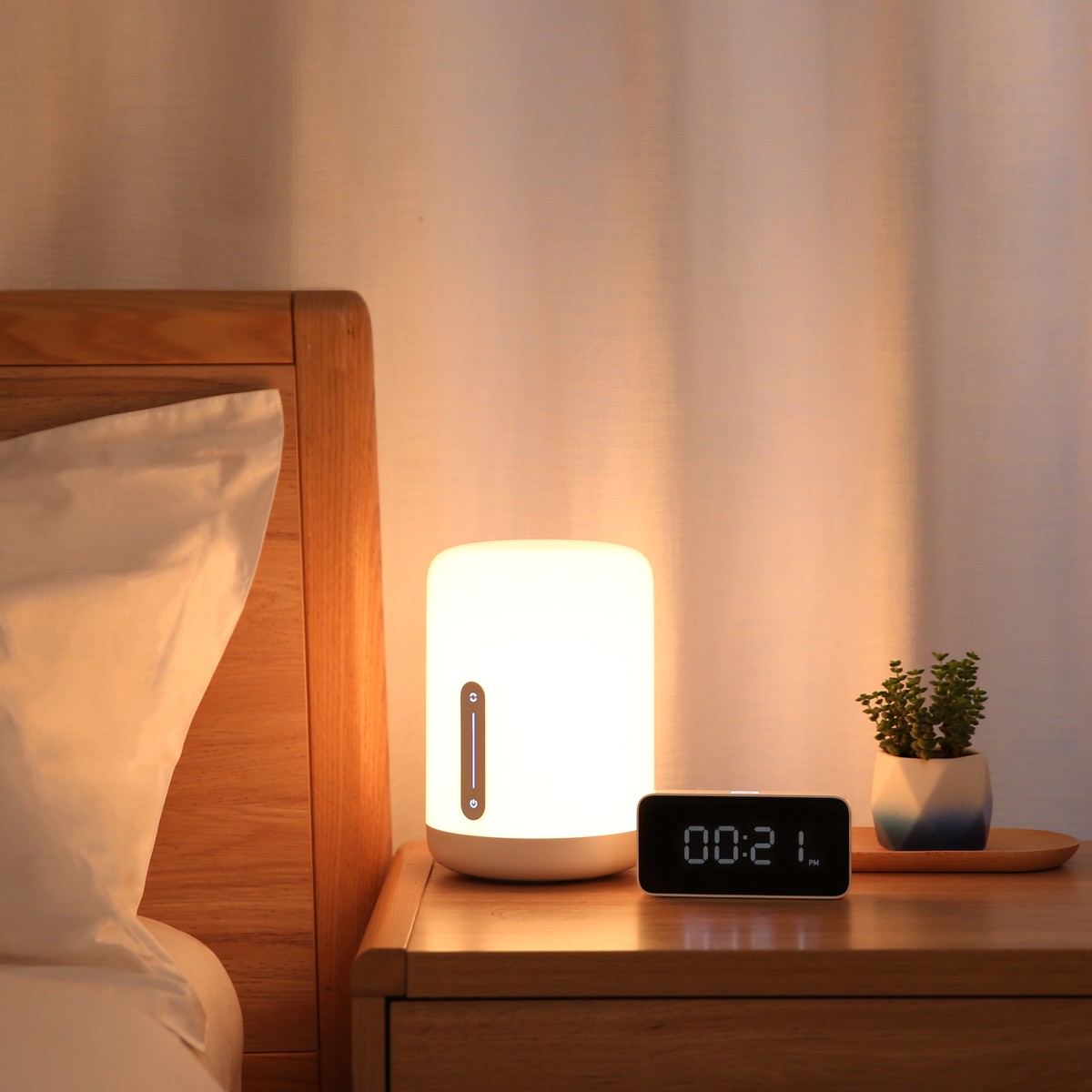 Xiaomi Mi Bedside Lamp 2 EU BHR5969EU 400 lm, LED lamp,  220 - 240 V, 25000 h apgaismes ķermenis