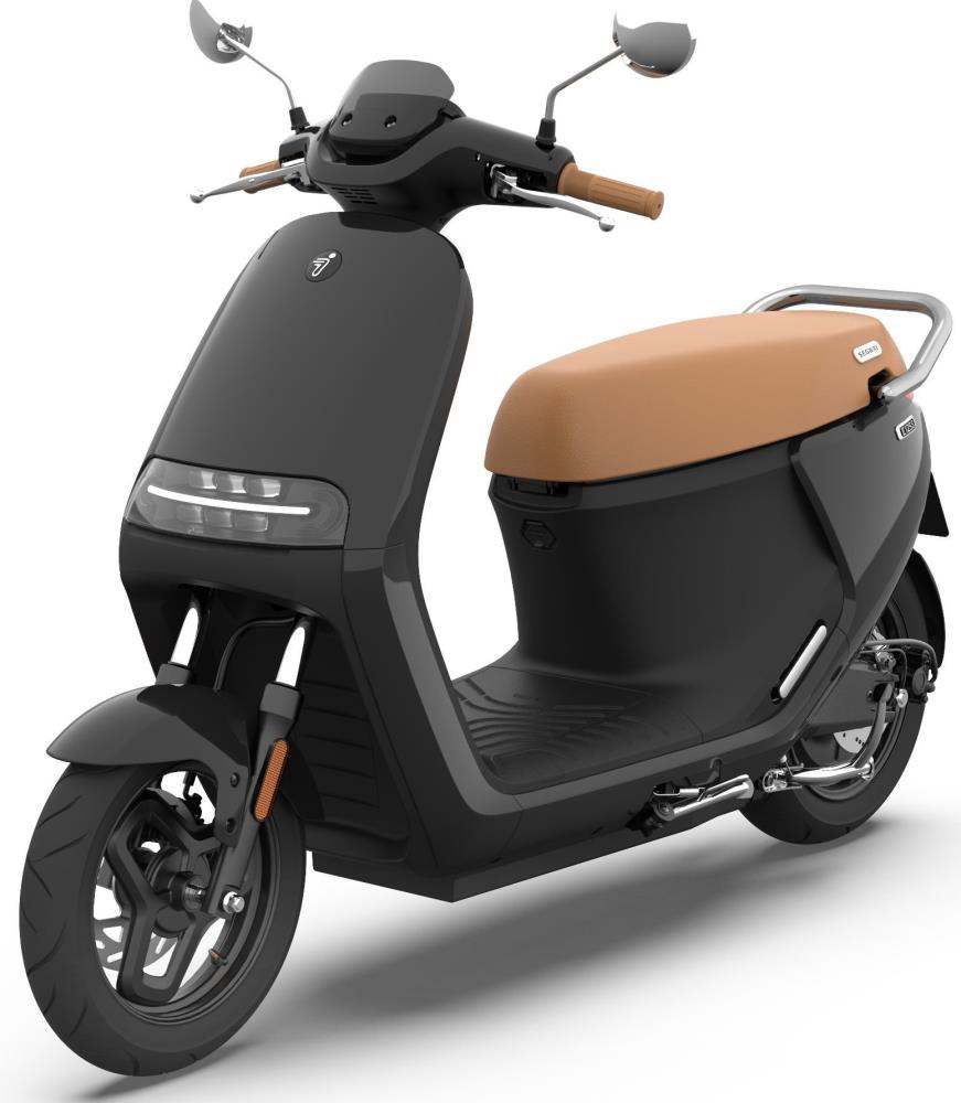 ESCOOTER SEATED E125S BLACK/AA.50.0009.60 SEGWAY NINEBOT Elektriskie skuteri un līdzsvara dēļi